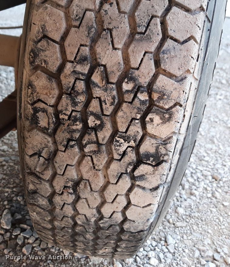 image for item LY9006 1986 Duracraft 1660  boat