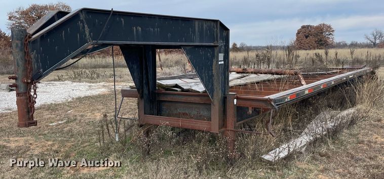 image for item NA9727 1999 Rocking Chair  equipment trailer