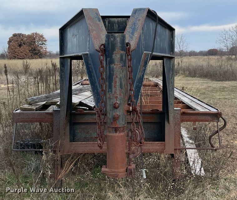 image for item NA9727 1999 Rocking Chair  equipment trailer