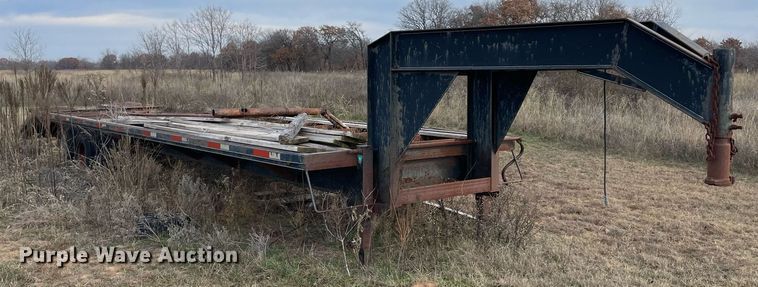 image for item NA9727 1999 Rocking Chair  equipment trailer