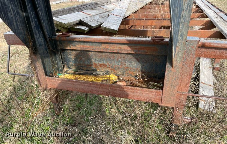 image for item NA9727 1999 Rocking Chair  equipment trailer