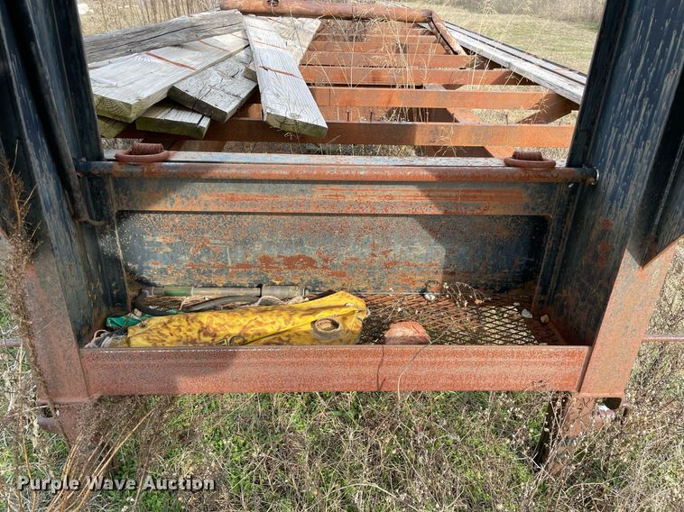 image for item NA9727 1999 Rocking Chair  equipment trailer