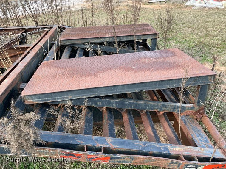 image for item NA9727 1999 Rocking Chair  equipment trailer