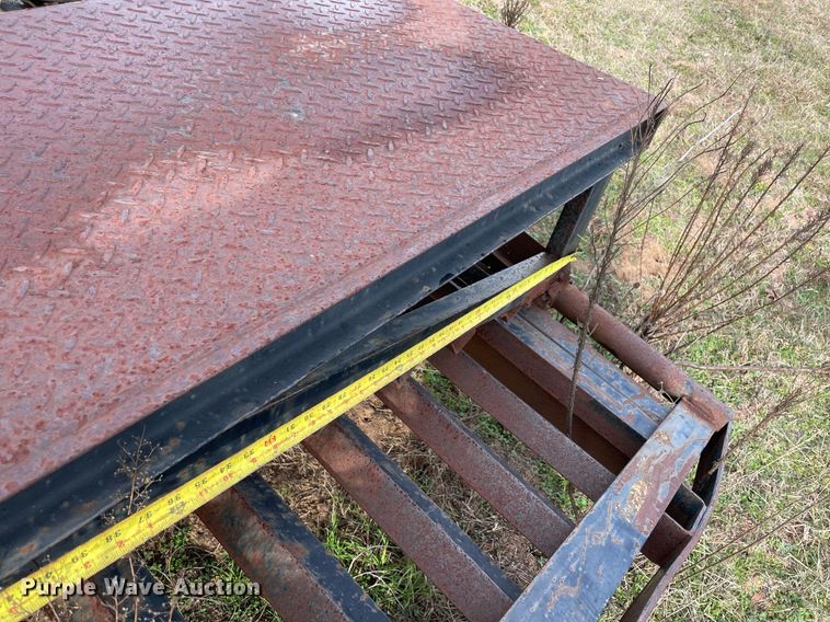 image for item NA9727 1999 Rocking Chair  equipment trailer