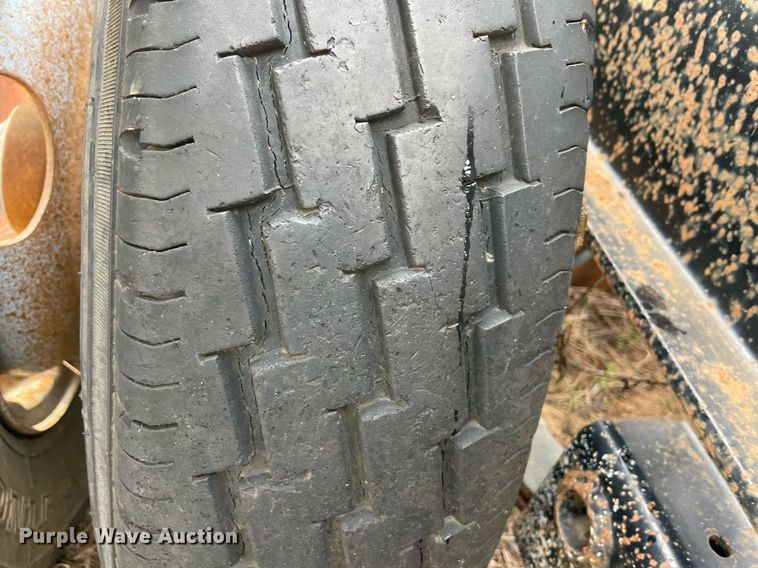 image for item NA9727 1999 Rocking Chair  equipment trailer