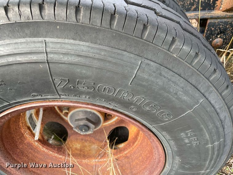 image for item NA9727 1999 Rocking Chair  equipment trailer