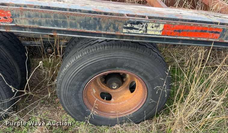 image for item NA9727 1999 Rocking Chair  equipment trailer