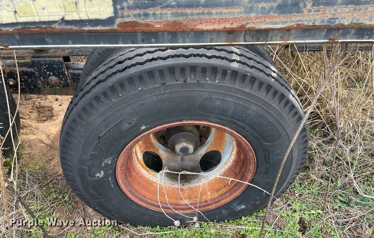 image for item NA9727 1999 Rocking Chair  equipment trailer