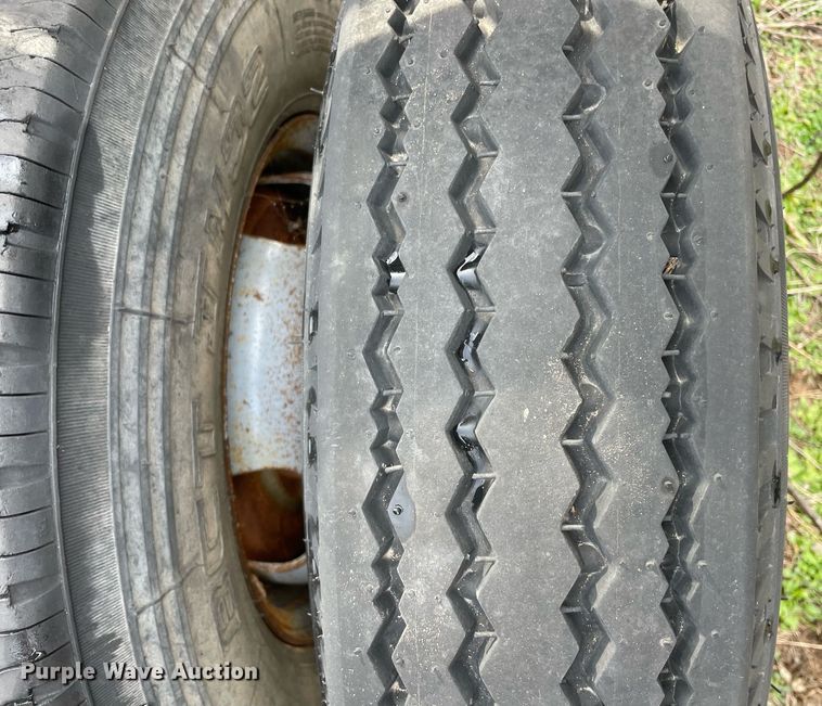 image for item NA9727 1999 Rocking Chair  equipment trailer