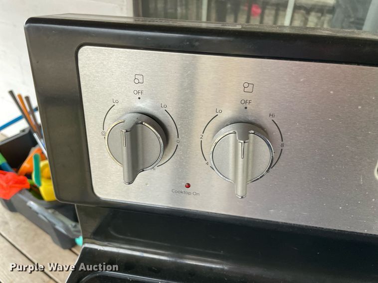 image for item NZ9027 Whirlpool electric range