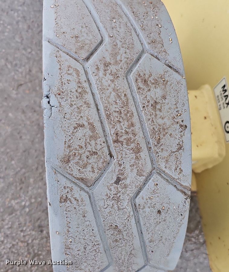 image for item DK0505 2016 JLG 2632ES  scissor lift