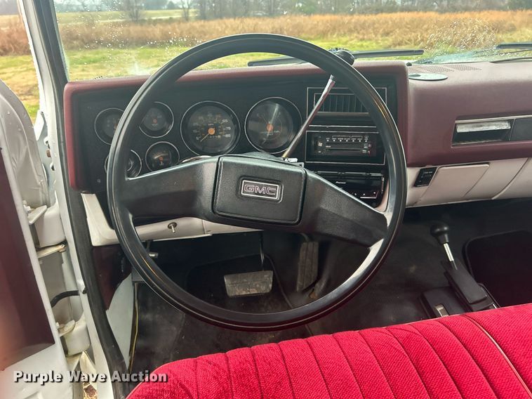 image for item DN0650 1986 GMC Sierra 1500  pickup truck