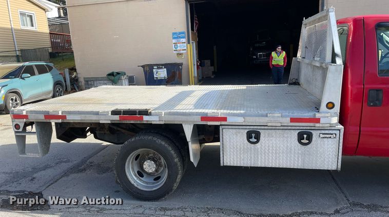image for item DP0279 2004 Ford F450 Super Duty XL  flatbed truck