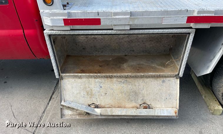 image for item DP0279 2004 Ford F450 Super Duty XL  flatbed truck