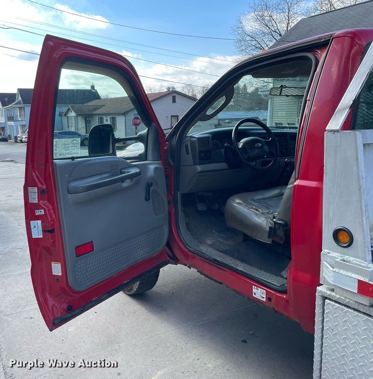 image for item DP0279 2004 Ford F450 Super Duty XL  flatbed truck