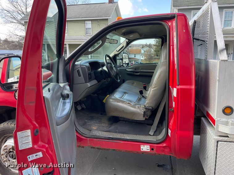 image for item DP0279 2004 Ford F450 Super Duty XL  flatbed truck