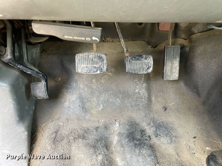 image for item DP0279 2004 Ford F450 Super Duty XL  flatbed truck