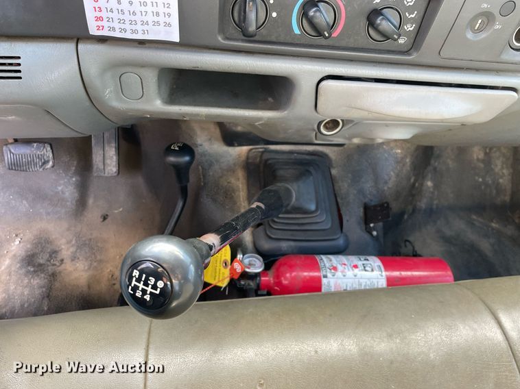 image for item DP0279 2004 Ford F450 Super Duty XL  flatbed truck