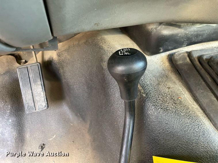 image for item DP0279 2004 Ford F450 Super Duty XL  flatbed truck