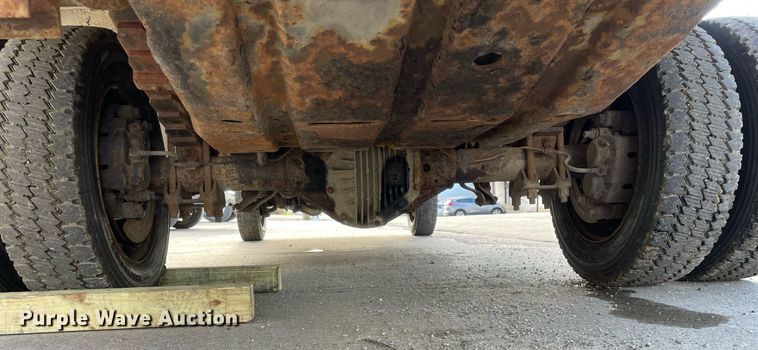 image for item DP0279 2004 Ford F450 Super Duty XL  flatbed truck