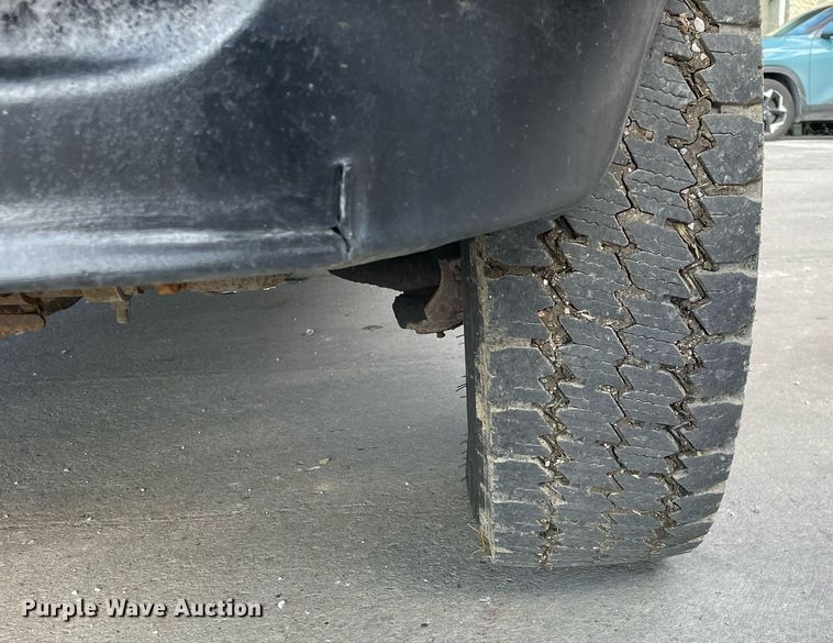 image for item DP0279 2004 Ford F450 Super Duty XL  flatbed truck