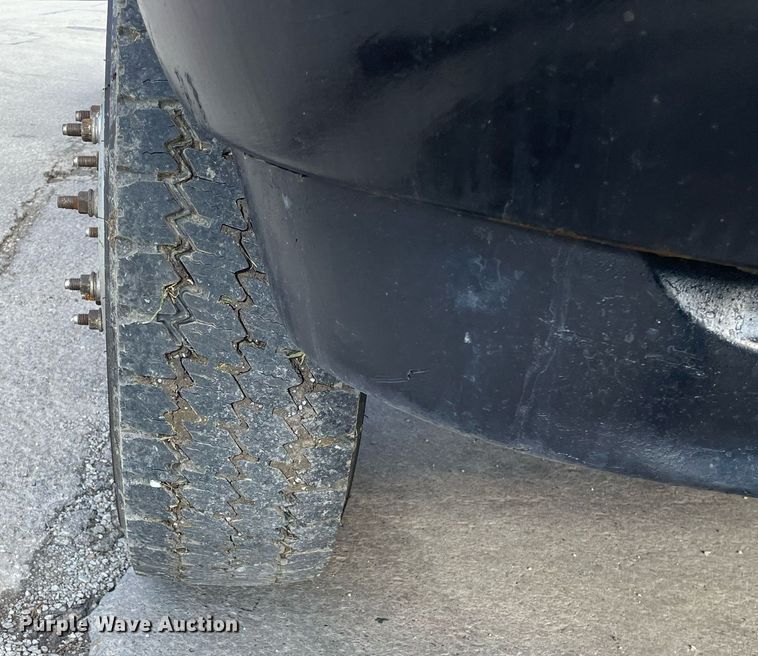 image for item DP0279 2004 Ford F450 Super Duty XL  flatbed truck