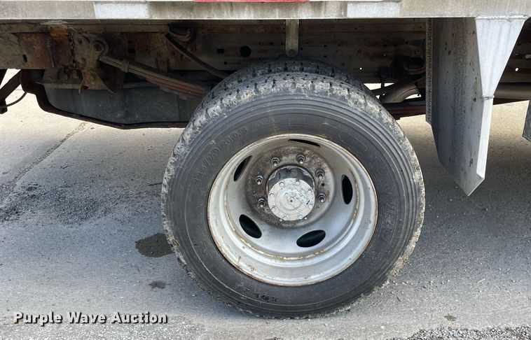 image for item DP0279 2004 Ford F450 Super Duty XL  flatbed truck