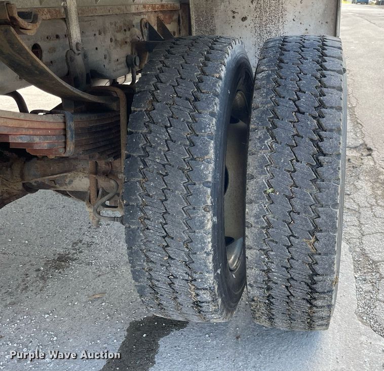 image for item DP0279 2004 Ford F450 Super Duty XL  flatbed truck