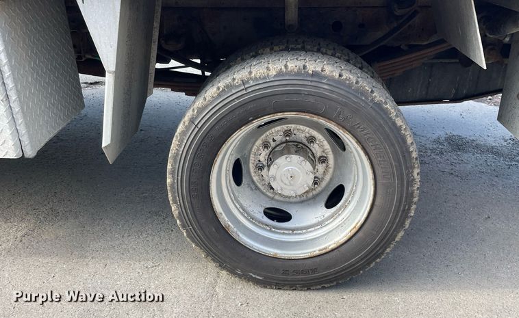 image for item DP0279 2004 Ford F450 Super Duty XL  flatbed truck