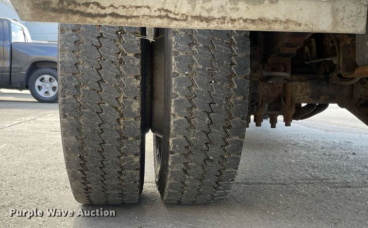 image for item DP0279 2004 Ford F450 Super Duty XL  flatbed truck