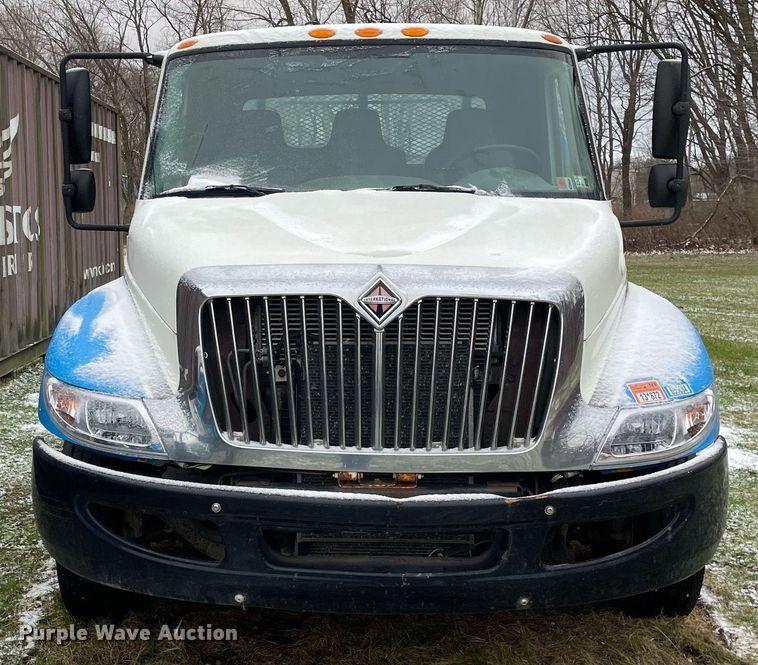 image for item DP0282 2005 International 4300  flatbed truck