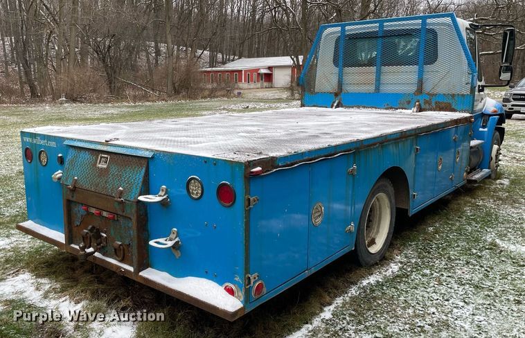 image for item DP0282 2005 International 4300  flatbed truck