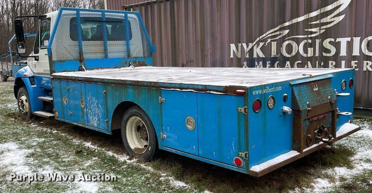 image for item DP0282 2005 International 4300  flatbed truck