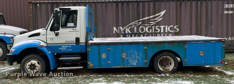 image for item DP0282 2005 International 4300  flatbed truck