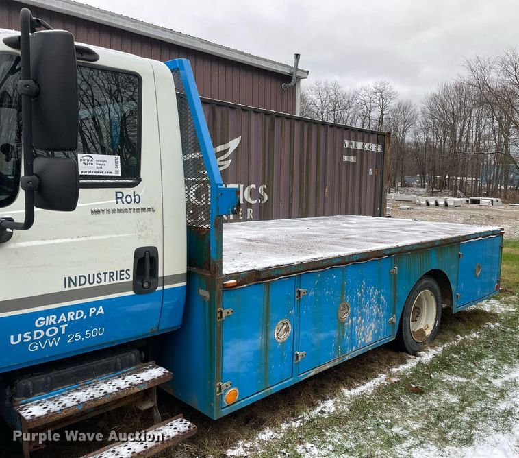 image for item DP0282 2005 International 4300  flatbed truck
