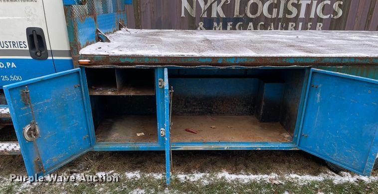 image for item DP0282 2005 International 4300  flatbed truck