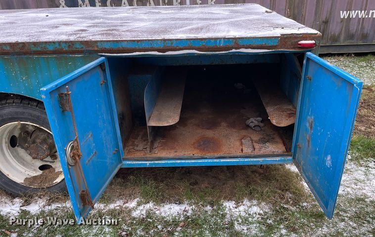 image for item DP0282 2005 International 4300  flatbed truck