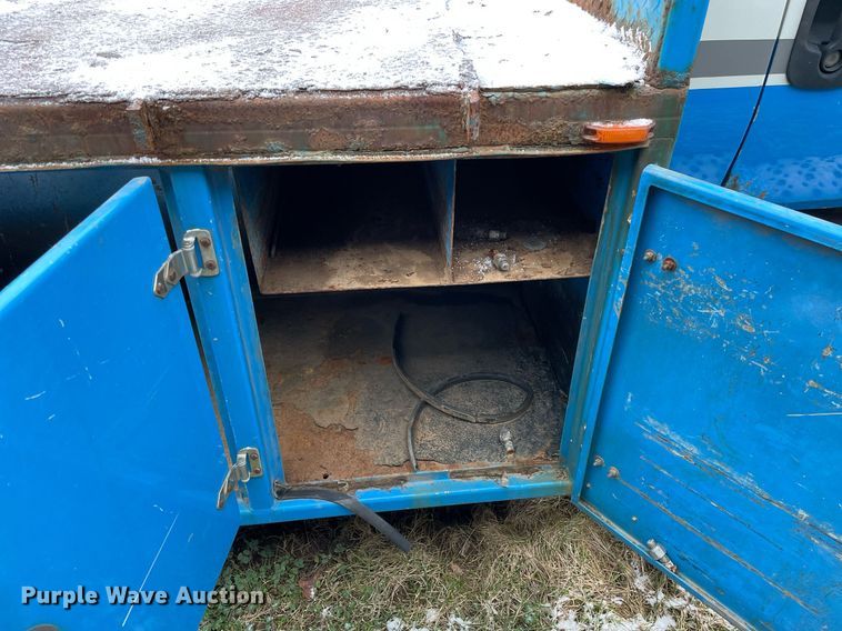 image for item DP0282 2005 International 4300  flatbed truck