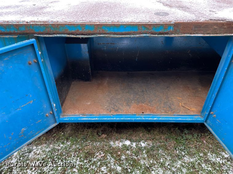 image for item DP0282 2005 International 4300  flatbed truck