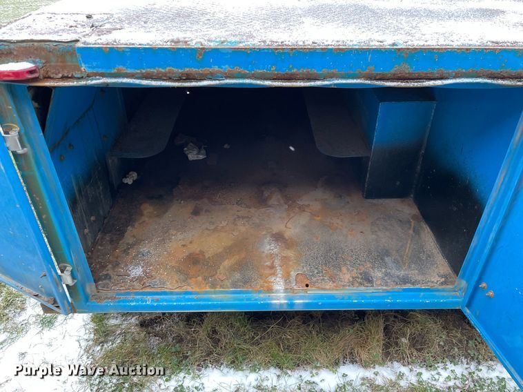 image for item DP0282 2005 International 4300  flatbed truck