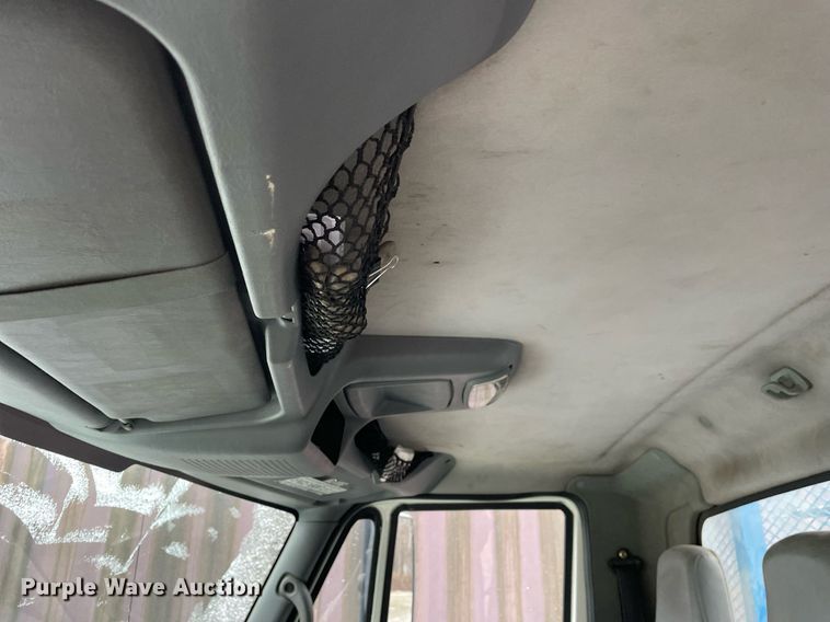 image for item DP0282 2005 International 4300  flatbed truck