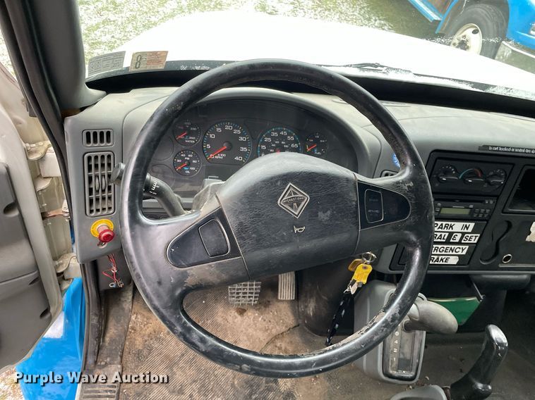 image for item DP0282 2005 International 4300  flatbed truck