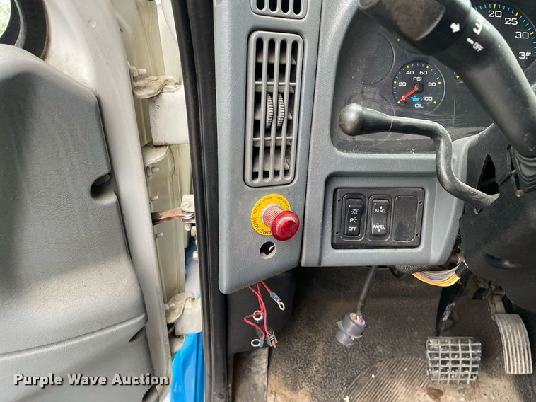 image for item DP0282 2005 International 4300  flatbed truck