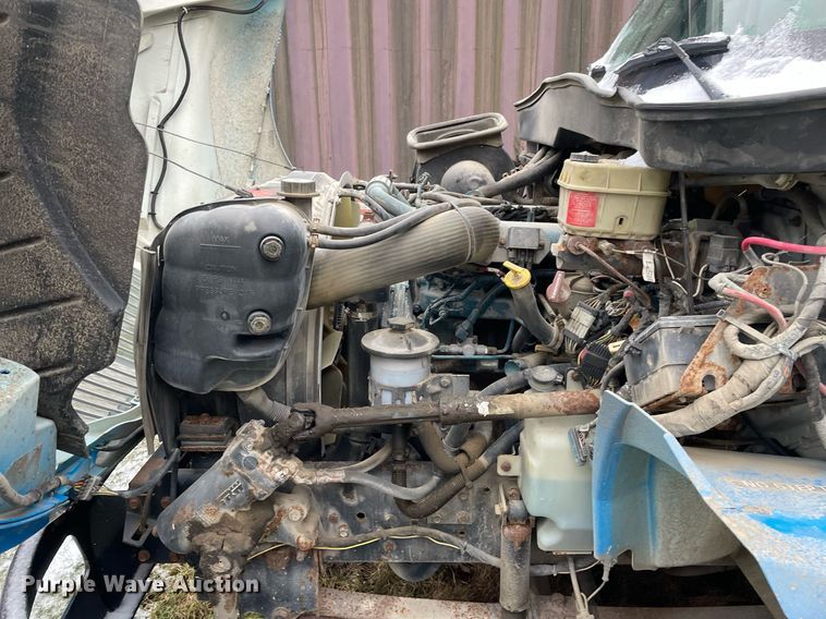 image for item DP0282 2005 International 4300  flatbed truck