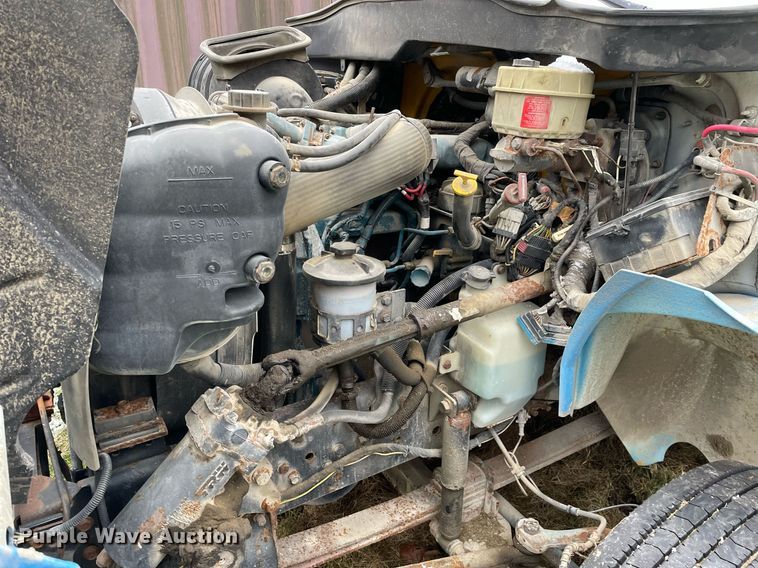 image for item DP0282 2005 International 4300  flatbed truck