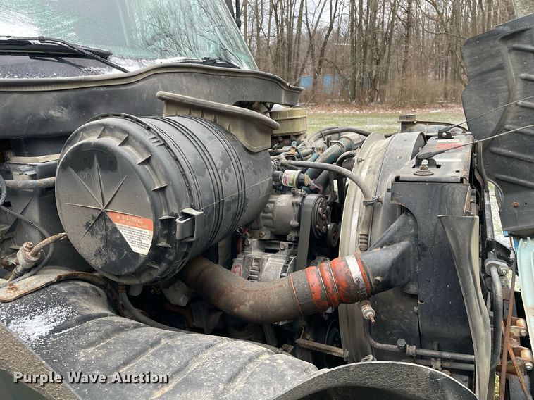 image for item DP0282 2005 International 4300  flatbed truck