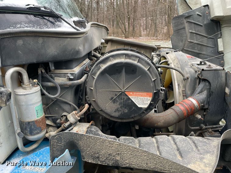 image for item DP0282 2005 International 4300  flatbed truck