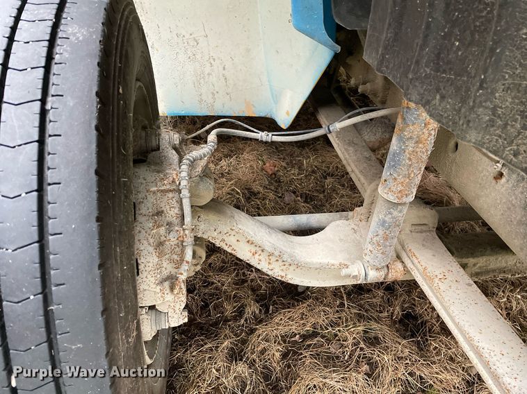 image for item DP0282 2005 International 4300  flatbed truck