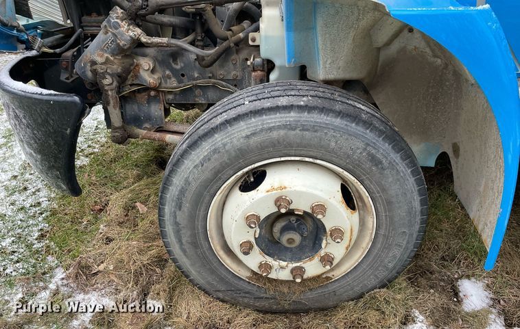 image for item DP0282 2005 International 4300  flatbed truck