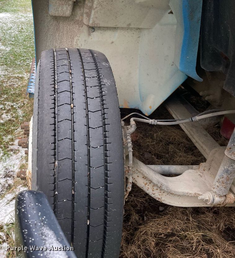 image for item DP0282 2005 International 4300  flatbed truck